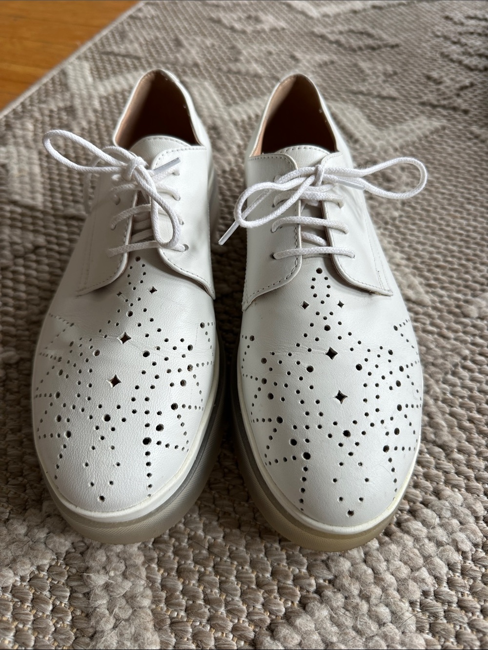 Women’s like new Geox White Perforated Derby Lace-Up Shoes